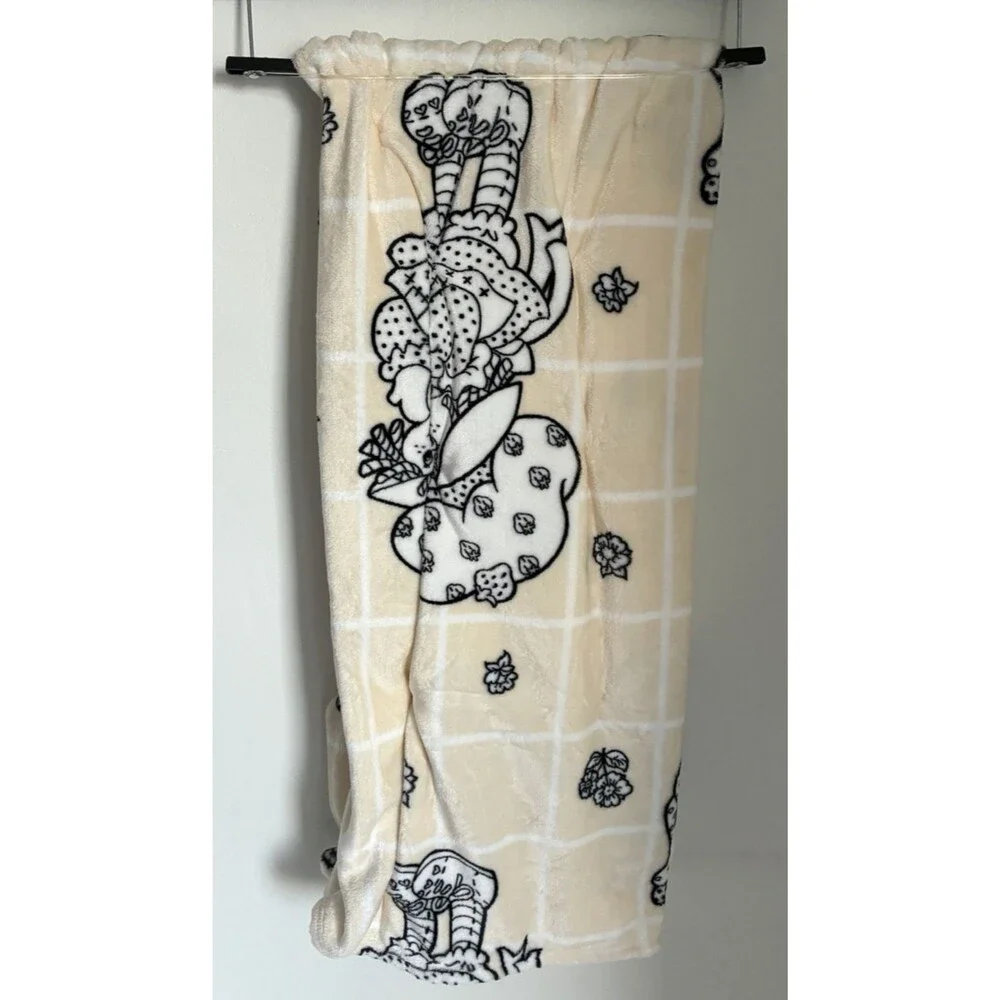 Strawberry Shortcake Plush Throw Blanket 50x60 Cream Floral Soft New 2025